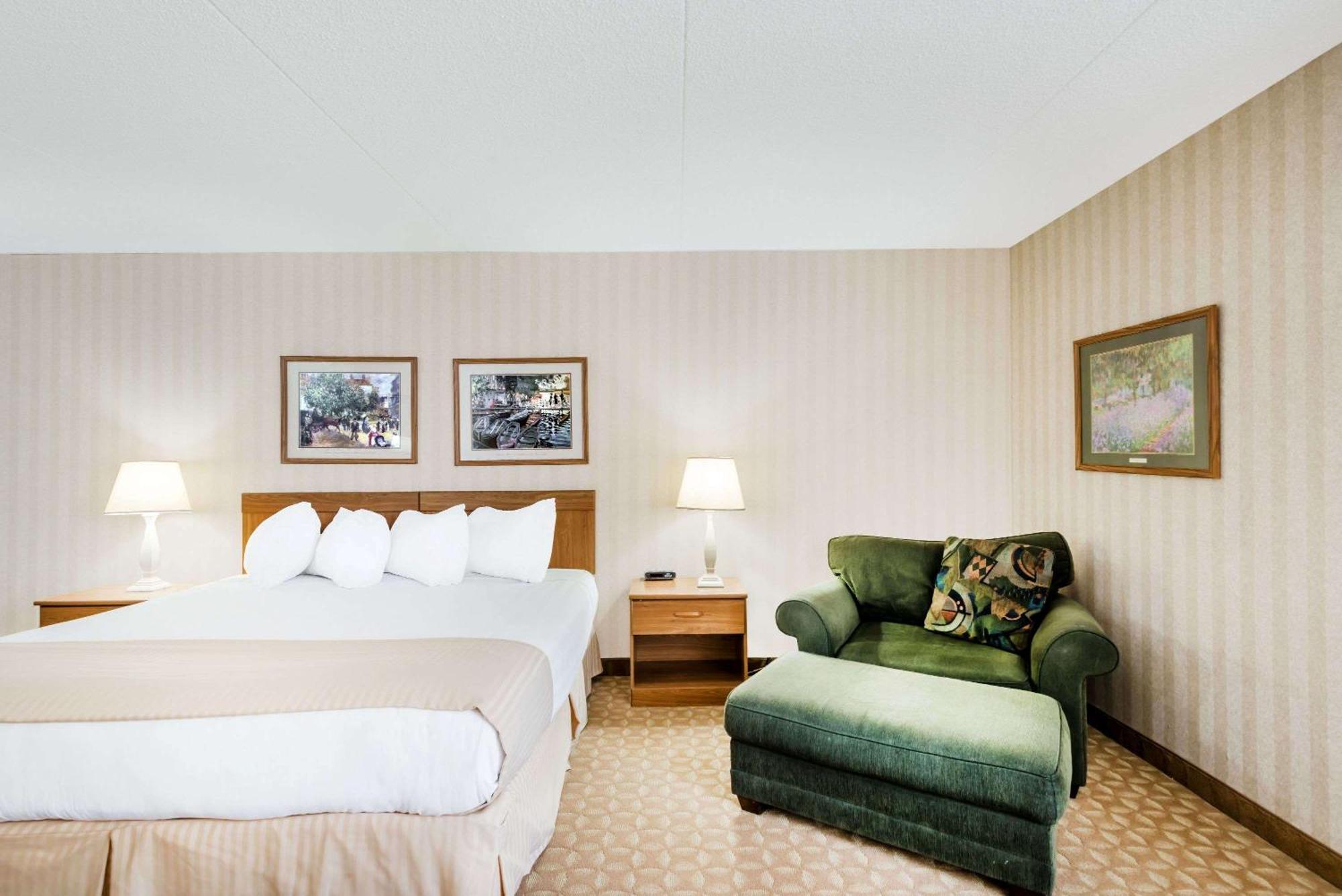 1 King Bed Studio Suite Non-Smoking,1282122541:JPEG
